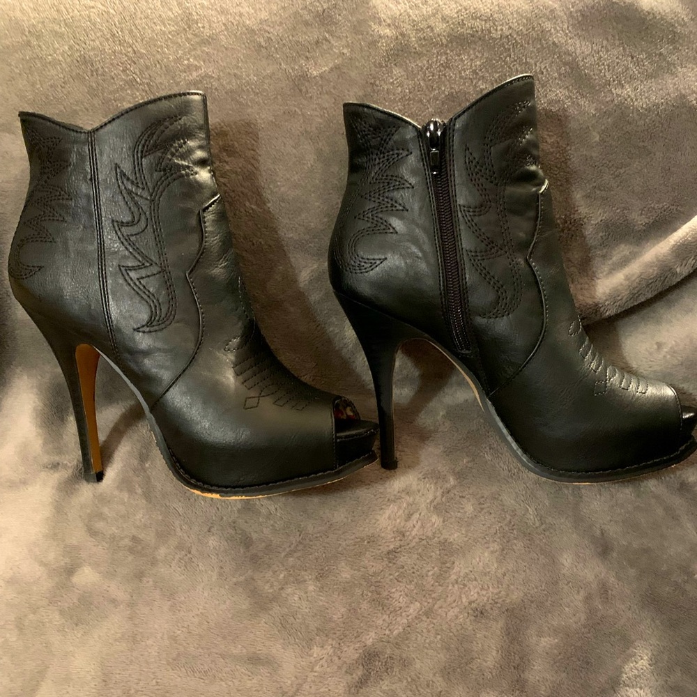 Miranda Lambert 5 inch Stiletto Peep Toe Booties